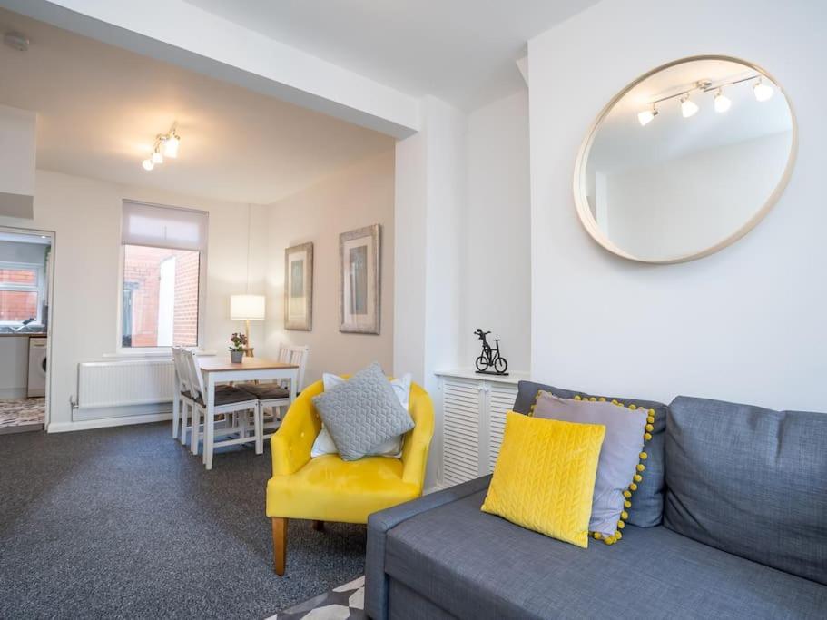 Cozy Townhouse, Walking Distance To Belfast City Kültér fotó