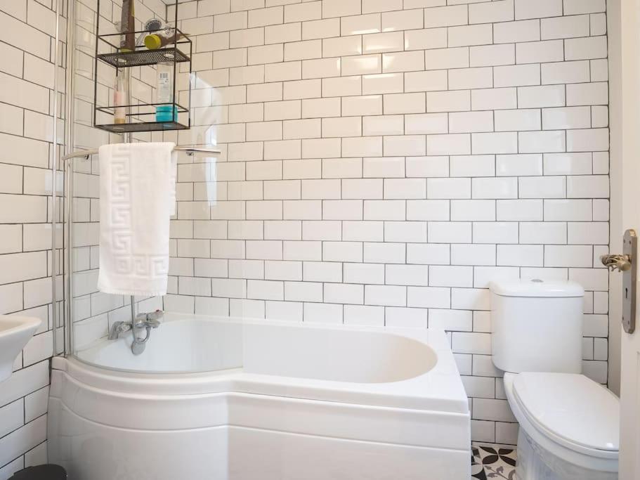 Cozy Townhouse, Walking Distance To Belfast City Kültér fotó