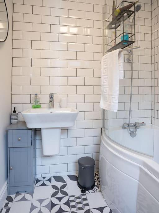 Cozy Townhouse, Walking Distance To Belfast City Kültér fotó