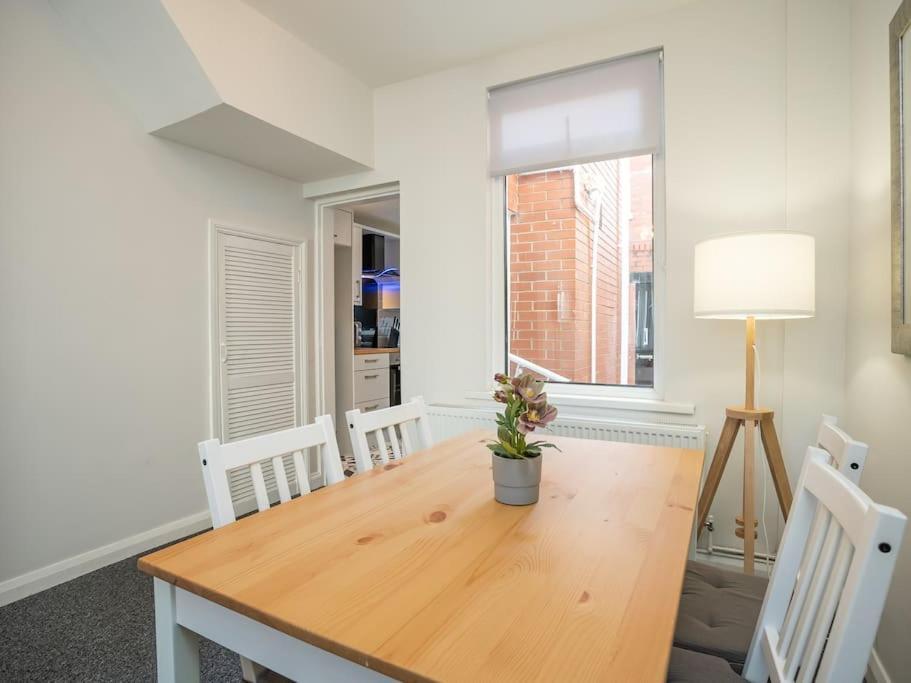Cozy Townhouse, Walking Distance To Belfast City Kültér fotó