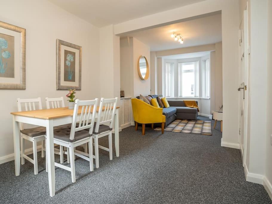 Cozy Townhouse, Walking Distance To Belfast City Kültér fotó