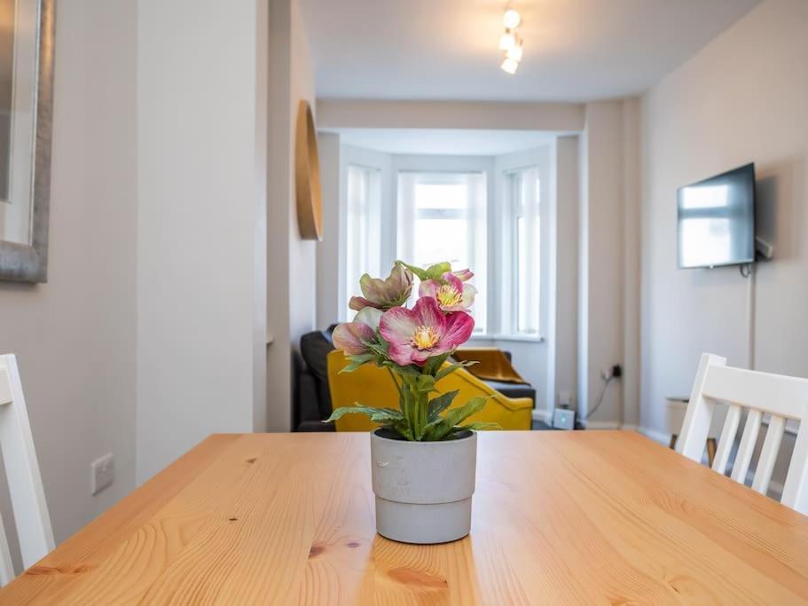 Cozy Townhouse, Walking Distance To Belfast City Kültér fotó